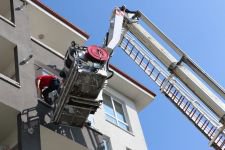 MAHSUR KALAN KADININ YARDIMINA İTFAİYE KOŞTU