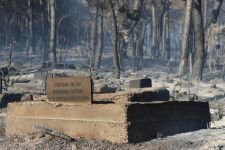 MEZARLIKLAR BÜYÜK ZARAR GÖRDÜ