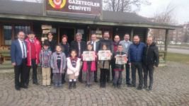 MİNİK ÖĞRENCİLERDEN GAZETECİLERE ZİYARET