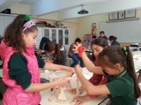 BİR ÖĞRETMEN VE 5 ÖĞRENCİSİ