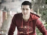 OĞLUYLA YAN YANA DEFNEDİLDİ