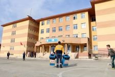 ÖĞRENCİLERDEN HAYVANLARA YARDIM ELİ