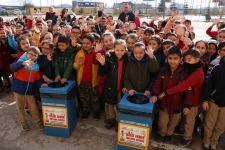 ÖĞRENCİLERDEN HAYVANLARA YARDIM ELİ