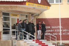 OKULUN ÇATISI BAHÇESİNE DÜŞTÜ