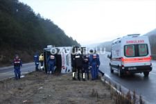 OTOBÜS DEVRİLDİ, 10 KİŞİ YARALANDI
