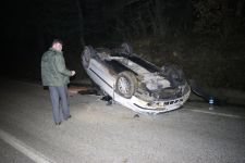 OTOMOBİL TAKLA ATTI, 2 KİŞİ YARALANDI