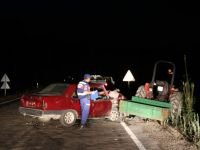 OTOMOBİL TRAKTÖRE ÇARPTI, İKİYE BÖLÜNDÜ