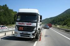 OTOMOBİLLE TANKER ÇARPIŞTI, 1 KİŞİ ÖLDÜ