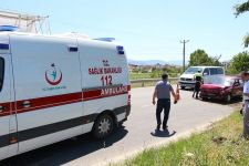 REFÜJE SAVRULAN ARAÇ AĞAÇ SAYESİNDE DURDU