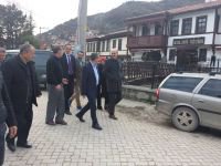 SESSİZ SEDASIZ GELDİ GİTTİ