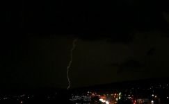 ŞİMŞEKLERİN GÖRÜNTÜSÜ HAYRAN BIRAKTI