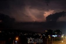 ŞİMŞEKLERİN MUHTEŞEM DANSI