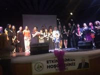 SÖYLEDİĞİ ŞARKIYLA BÜYÜK İLGİ GÖRDÜ