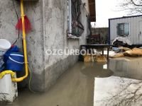 SU BORUSU PATLADI, MAHALLEYİ SU BASTI