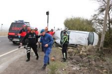 TAKLA ATAN OTOMOBİLDE ÖLÜMDE DÖNDÜLER