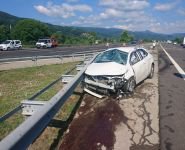 TAKLA ATAN OTOMOBİLDEKİ 4 KİŞİ YARALANDI