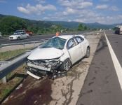 TAKLA ATAN OTOMOBİLDEKİ 4 KİŞİ YARALANDI