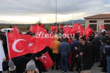 TANJU ÖZCAN'I YÜZLERCE KİŞİ KARŞILADI