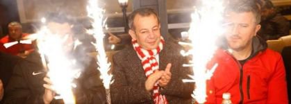 TANJU ÖZCAN TARAFTARLARLA BİR ARAYA GELDİ