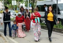 TIRNAKÇI KADINLAR GÜVENLİK KAMERASINA YAKALANDI