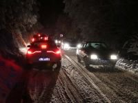 UÇURUMDAN AĞAÇ KURTARDI