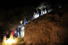 UÇURUMUN KENARINDA 12 SAAT BEKLEDİ