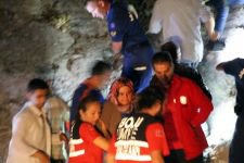 UÇURUMUN KENARINDA 12 SAAT BEKLEDİ