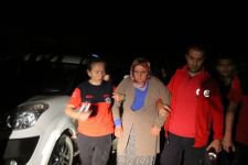 UÇURUMUN KENARINDA 12 SAAT BEKLEDİ