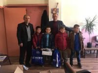 UZUNOĞLU’NDAN BAŞARILI ÖĞRENCİLERE HEDİYE