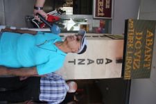 VATANDAŞLAR DÖVİZLERİNİ BOZDURUYOR