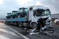 YAĞMUR TIRLARA KAZA YAPTIRDI