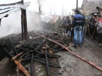 YANAN EVİNDEN SADECE KEDİSİ KALDI