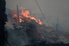 YANGIN KÖYÜ KÜLE ÇEVİRDİ