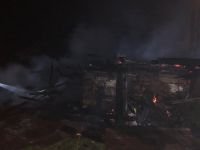 YAYLA EVİNE YILDIRIM DÜŞTÜ