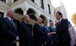 YENİ VALİ GÖREVE BAŞLADI