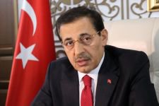 YENİ VALİ GÖREVE BAŞLADI