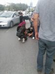 YERDE YATAN ANNESİ İÇİN DAKİKALARCA AĞLADI