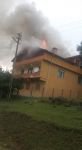 YILDIRIM DÜŞEN EVİN ÇATISI YANDI
