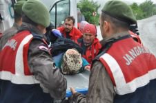 YOLDAN ÇIKIP ŞARAMPOLE DEVRİLDİ