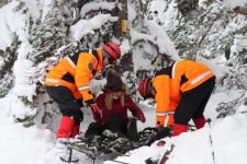 2 METRE KARDA BÖYLE KURTARILDILAR