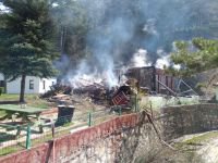 AHŞAP EV ALEV ALEV YANDI