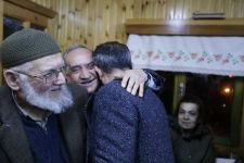 AKPINAR MAHALLESİ ÖZCAN'I KUCAKLADI
