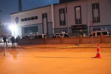 ALACAKLI OLDUĞU ŞAHSI EVİNİN ÖNÜNDE VURDU