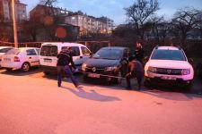 ALACAKLI OLDUĞU ŞAHSI EVİNİN ÖNÜNDE VURDU