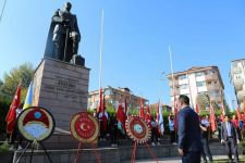 ATATÜRK ANITI'NA ÇELENK SUNULDU