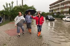 BAŞKAN ÖZCAN SOKAĞA İNDİ