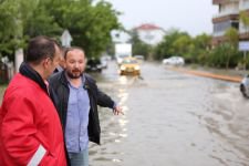 BAŞKAN ÖZCAN SOKAĞA İNDİ