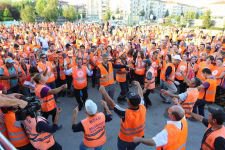 BAŞKAN PERSONELİYLE OYUN OYNADI
