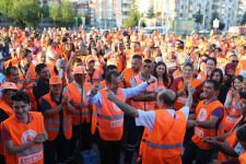 BAŞKAN PERSONELİYLE OYUN OYNADI