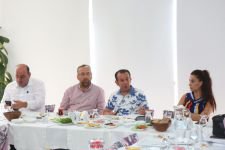 BAŞKAN SORUNLARI DİNLİYOR...